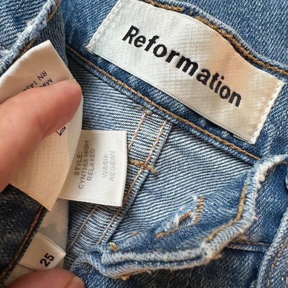 Reformation Cynthia High Waist Relaxed Jeans in Aegean Wash Size 25 - Picture 8 of 11
